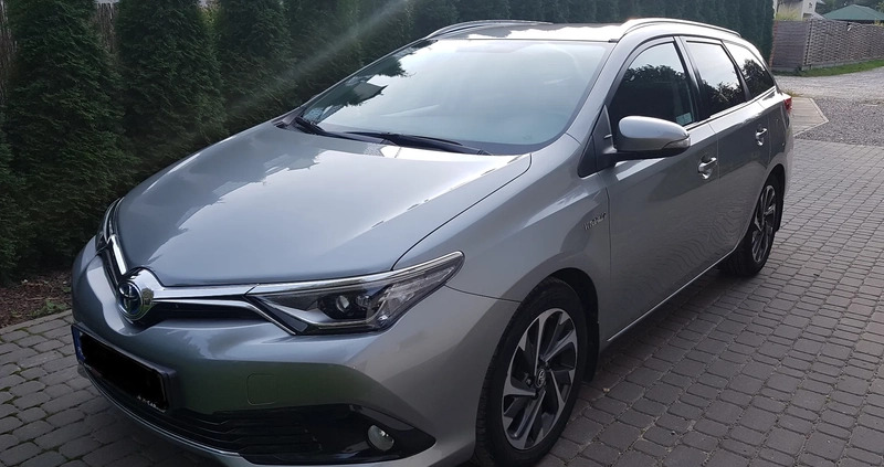 Toyota Auris cena 69900 przebieg: 178000, rok produkcji 2016 z Pruszków małe 79